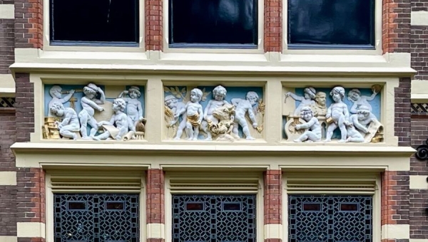 Ontdekkingstocht door het oude provinciehuis