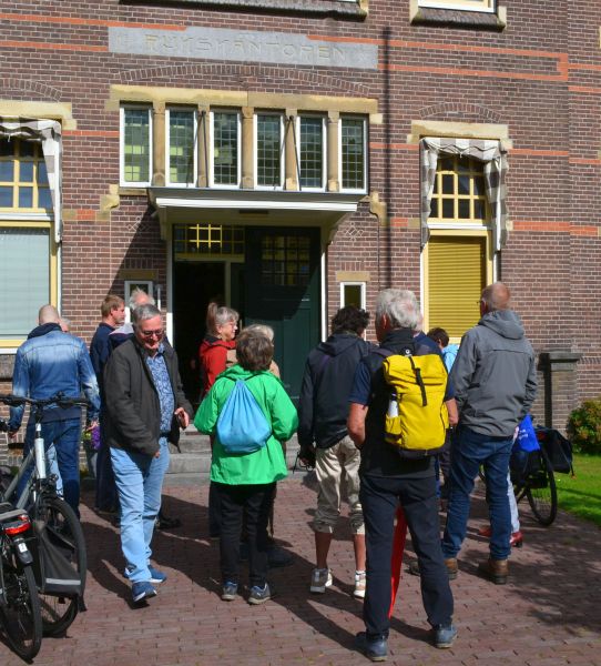 Veel bezoek in het voormalige belastingkantoor